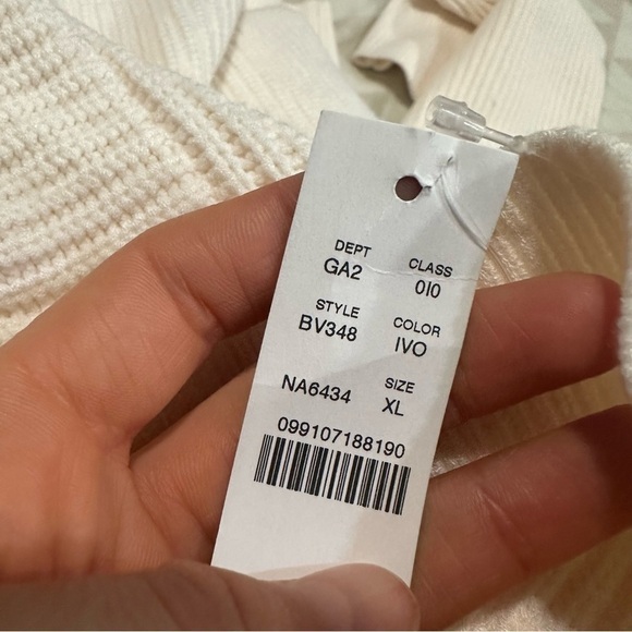 J crew ivory Ribbed turtleneck sweater in stretch yarn - Picture 4 of 4